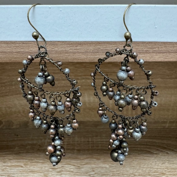 Dangling Multi Metallic Color Tones Earrings. - Picture 3 of 6